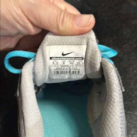 Nike Revolution 2 Women's Size US 8.5 Gray and Pink Sneakers Blue Laces - Picture 3 of 7